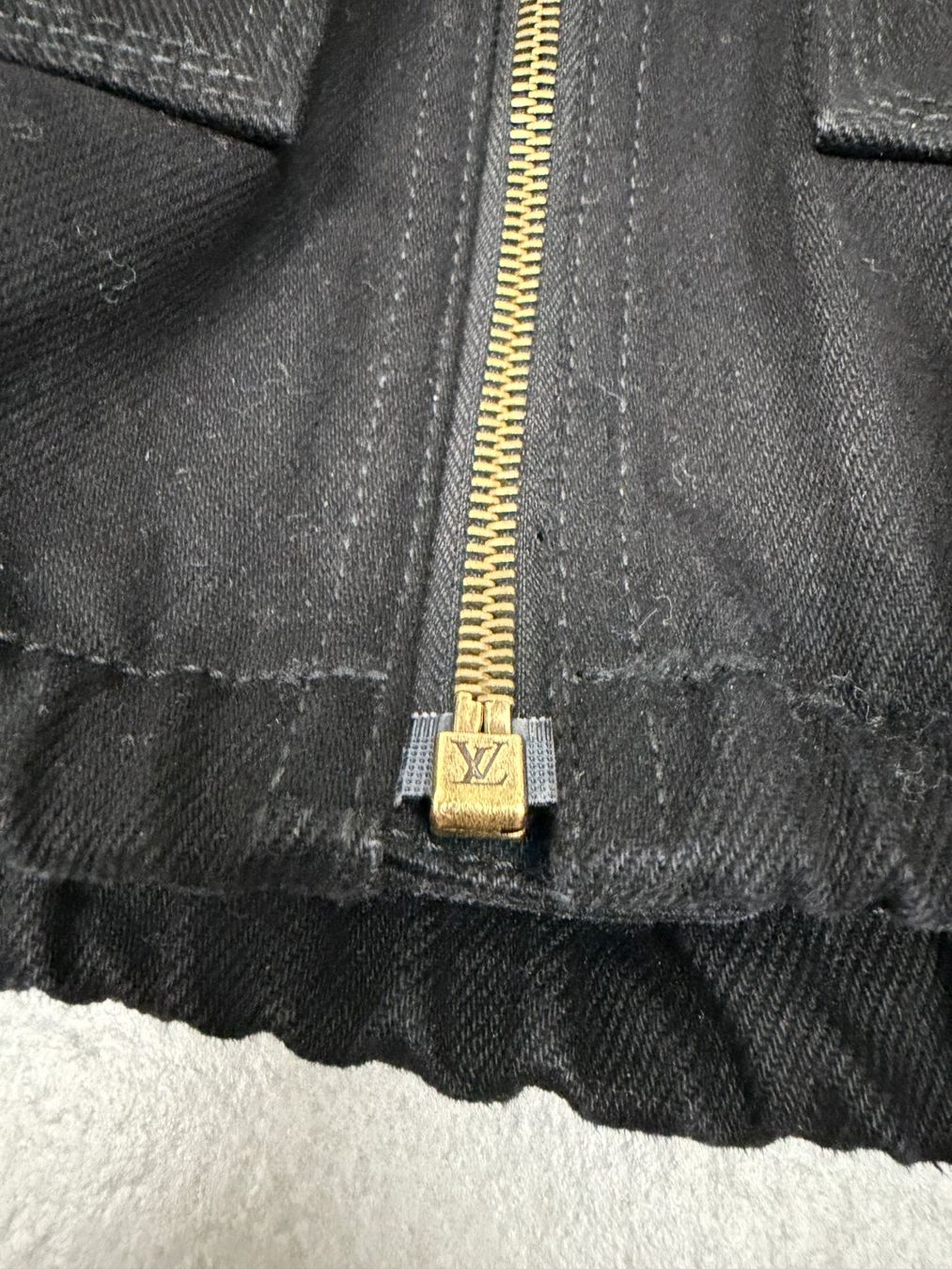 Louis Vuitton Jacken: Louis Vuitton Denim Monogram Hooded Carpenter Work Jacket – Gebraucht aus Biel/Bienne von sami0788480082 3