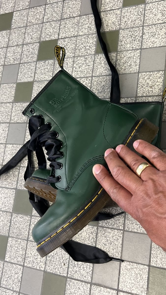 Dr. Martens Scarpe da uomo: Dr. Martens 1460 vertes, taille 38 – Usato da Genève venduto da Leboucheoreilles 9
