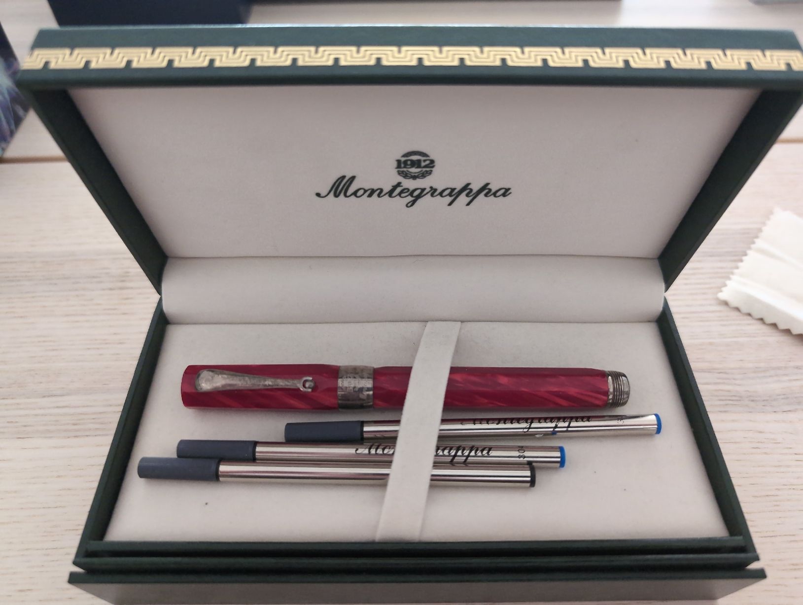 Montegrappa Stifte & Marker: montegrappa symphony red roller in box – Gebraucht aus Zürich von Kralot