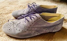 Neue lila Wildlederschuhe (Grösse 40)