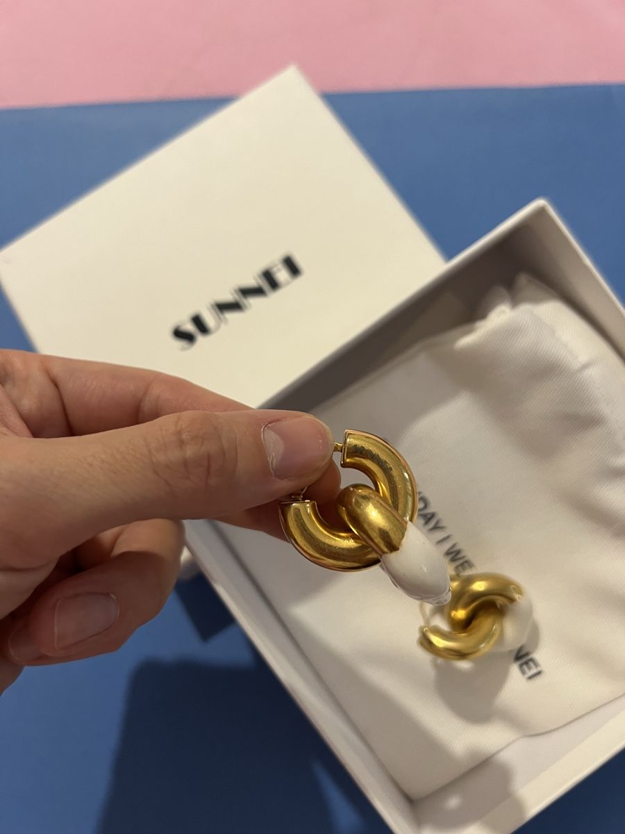 Orecchini pendenti & Orecchini a lobo: SUNNEI earring  – Usato da Zürich venduto da Isabel. 1