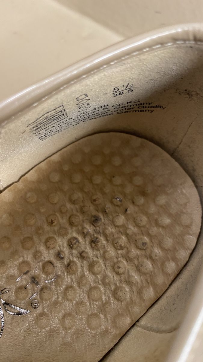 Scarpe da donna: Lack Halbschuh Caprice 38.5 beige – Usato da Magden venduto da Gondwina 5
