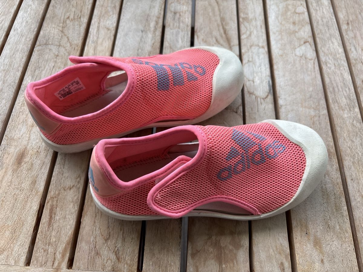 Adidas Scarpe per ragazzi: Badeschuhe Adidas Grösse 30 – Usato da Wichtrach venduto da Flaub