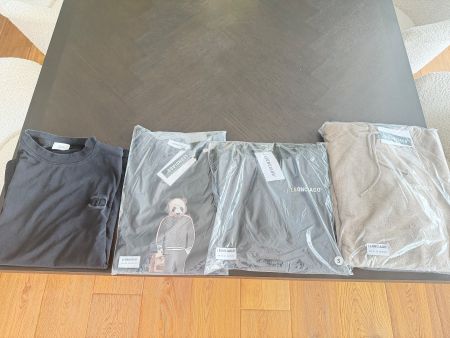 KLEIDERPACKET AB 1.- 2X T-SHIRT 2X HOODIE
