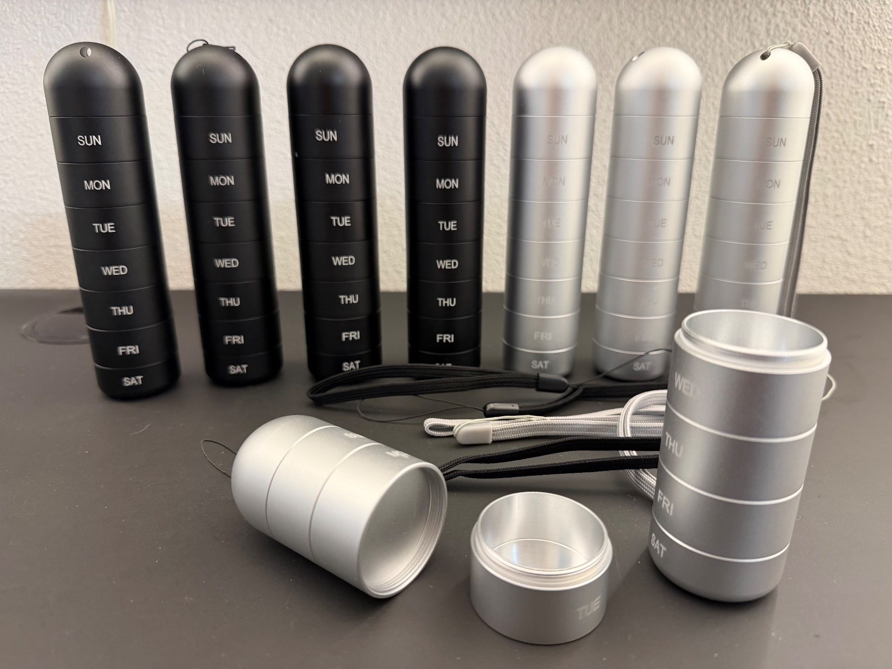 Contenitori & Simili: Alu Pillenbox Tablettenbehälter 8 Wochen – Nuovo (secondo la descrizione) da Lenzburg venduto da jmuenzing