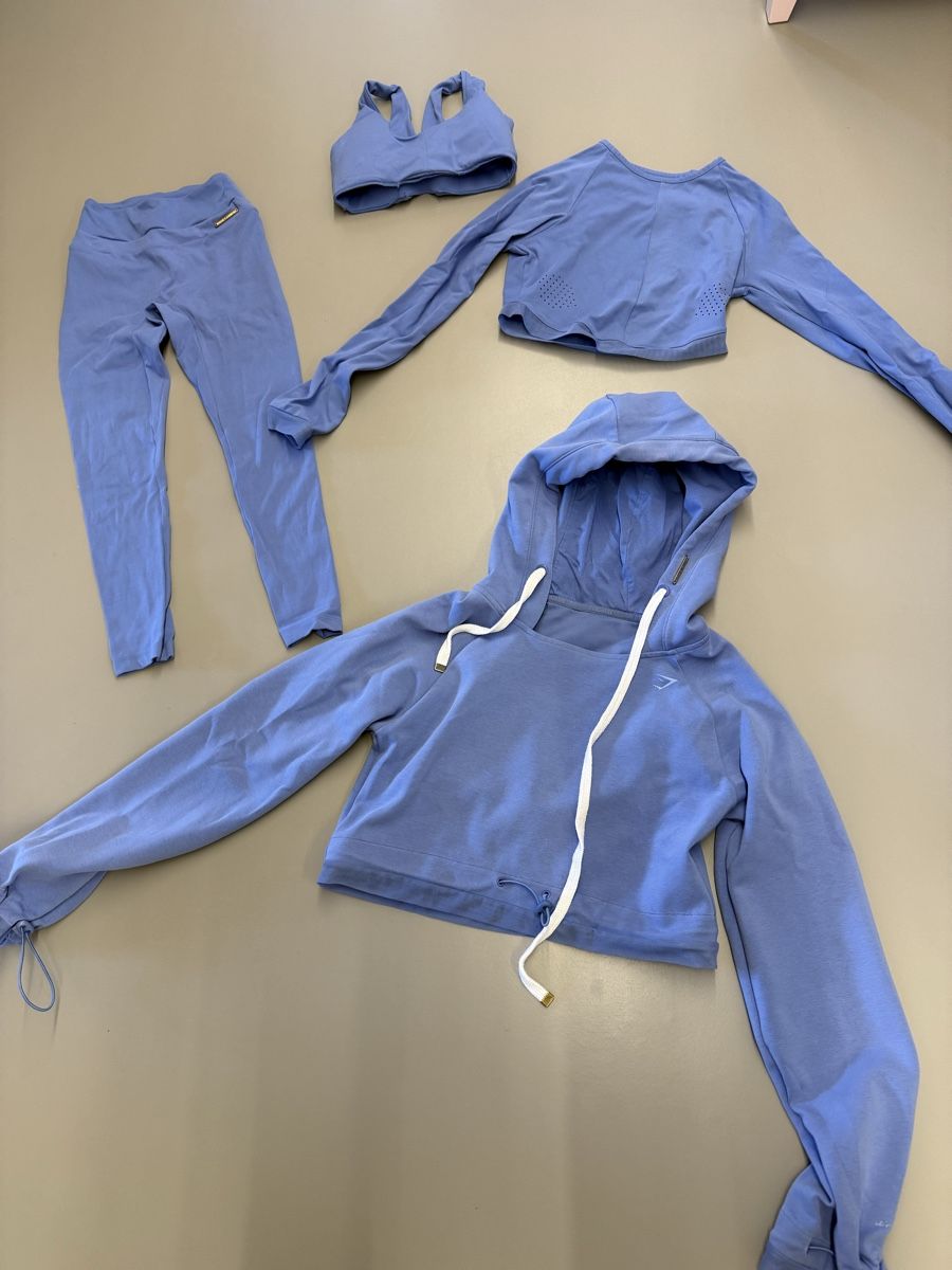 Gymshark Lots de vêtements: Gymshark Set – D'occasion à BreilBrigels par Volcomgirl