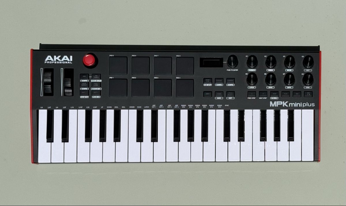 Akai Strumenti musicali: Akai Professional MPK mini plus – Usato da Grossaffoltern venduto da buzz12
