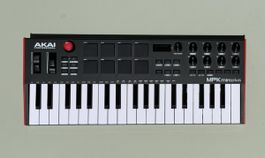 Akai Professional MPK mini plus