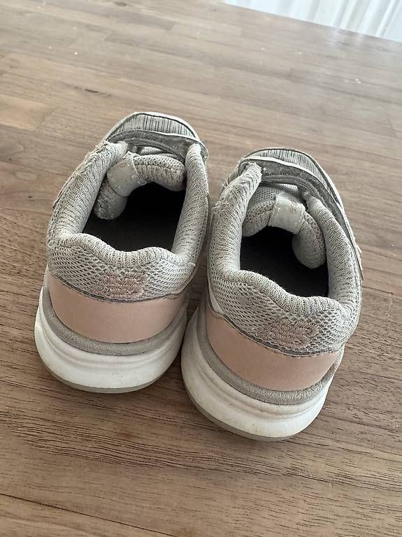 Scarpe per ragazzi: New Balance Sneakers Gr. 23 – Usato da Zürich venduto da dominicmueller87 2