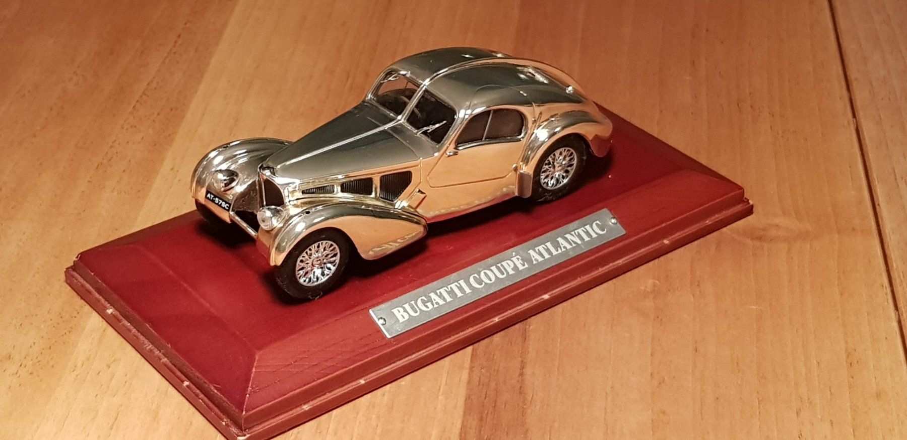 Modellini d'auto: Bugatti Atlantic Gold 1/43 – Usato da posieux venduto da Avus02