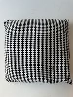 Stylish Houndstooth Pattern Cushion Cover, Kissenbezug