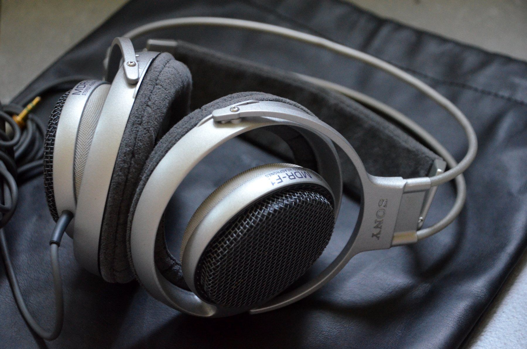 Parrot Kopfhörer: Sony MDR-F1 Kopfhörer / casque audio – Gebraucht aus Collonges von arashee 2