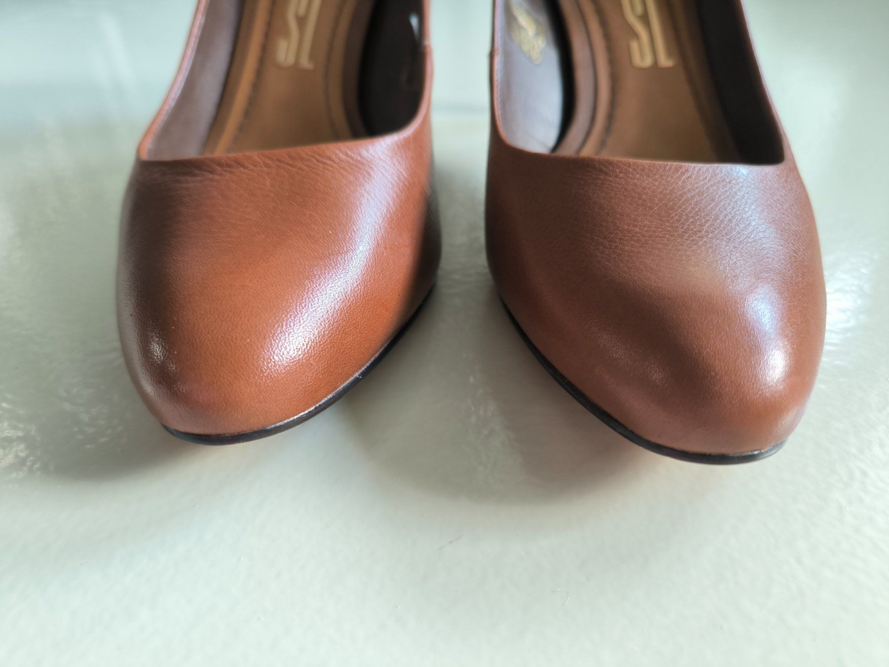 Scarpe da donna: Wunderschöne Pumps aus dunklem Kamelleder, Größe EU 39 – Nuovo (secondo la descrizione) da Wallisellen venduto da C_DM 4