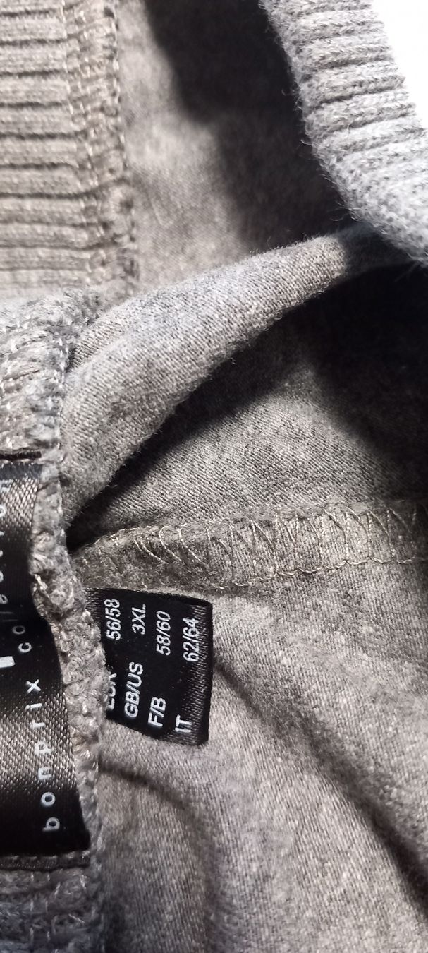Pantaloni: 1 pantalon jogging – Usato da Miecourt venduto da Marly1 5