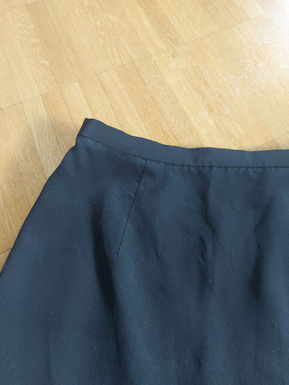 Röcke: Jupe 100% soie Apart - T. S/M – Gebraucht aus Lausanne von Super-cerise 1