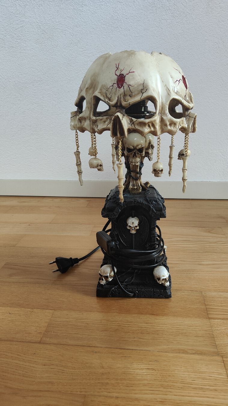Lampade: Totenkopflampe – Usato da Lausen venduto da ramonaa.h