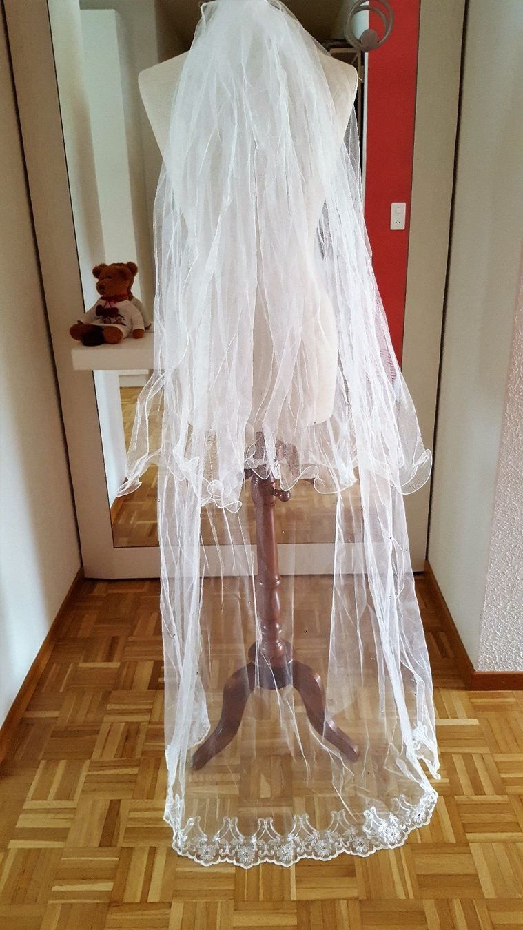 Vestiti: Brautschleier ivory lang Spitze Kristall – Nuovo e nell'imballaggio originale da turbenthal venduto da lory300zx 1