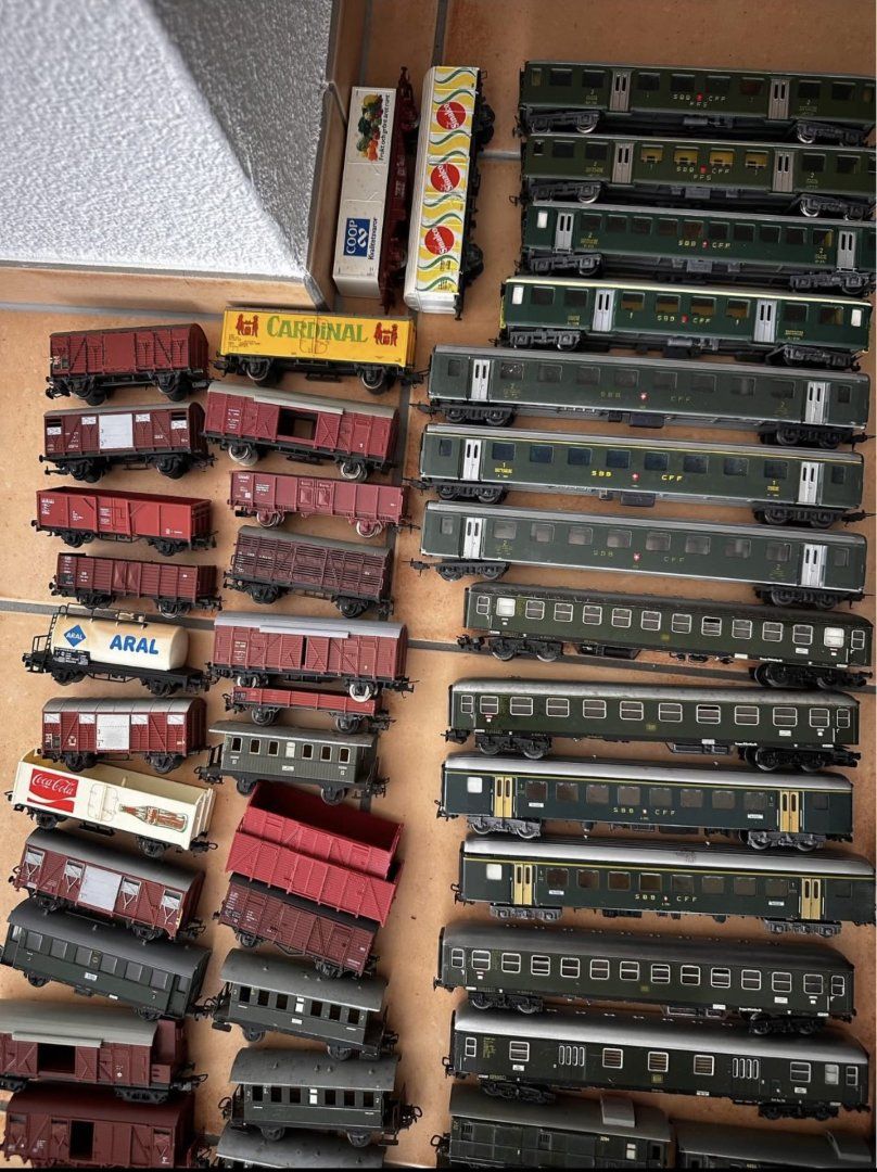 Märklin Modellini di ferrovie: 150 Model-Eisenbahnwagen (Spur H0) – Usato da Altenrhein venduto da marcow313 3