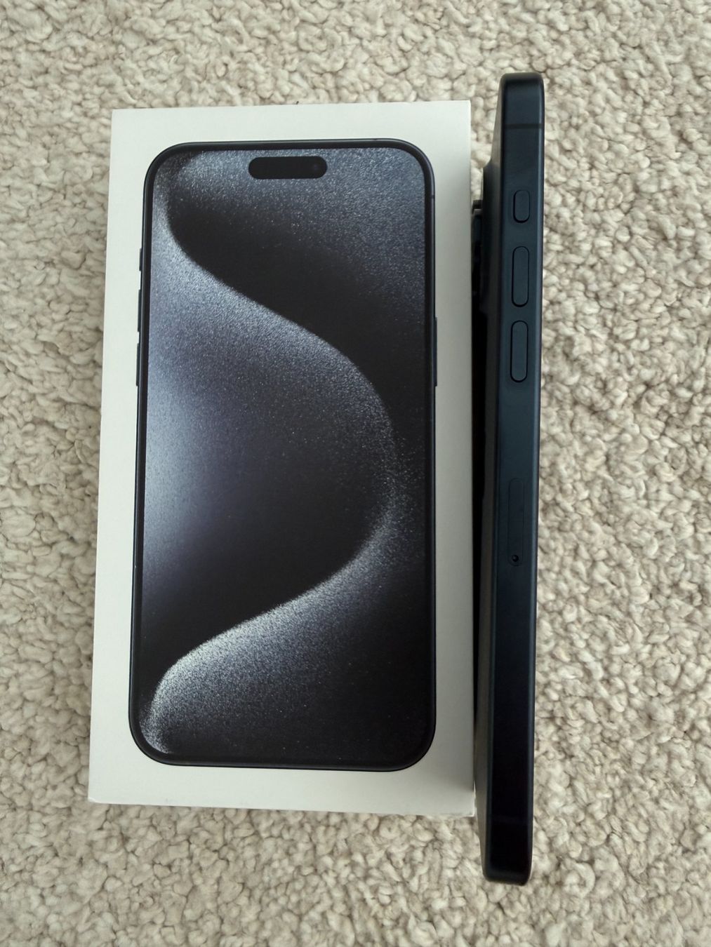 Apple Telefoni cellulari / Smartphones: iPhone 15 Pro Max 1 TB Blue Titanium – Usato da Niederwil AG venduto da PlateSale19 3