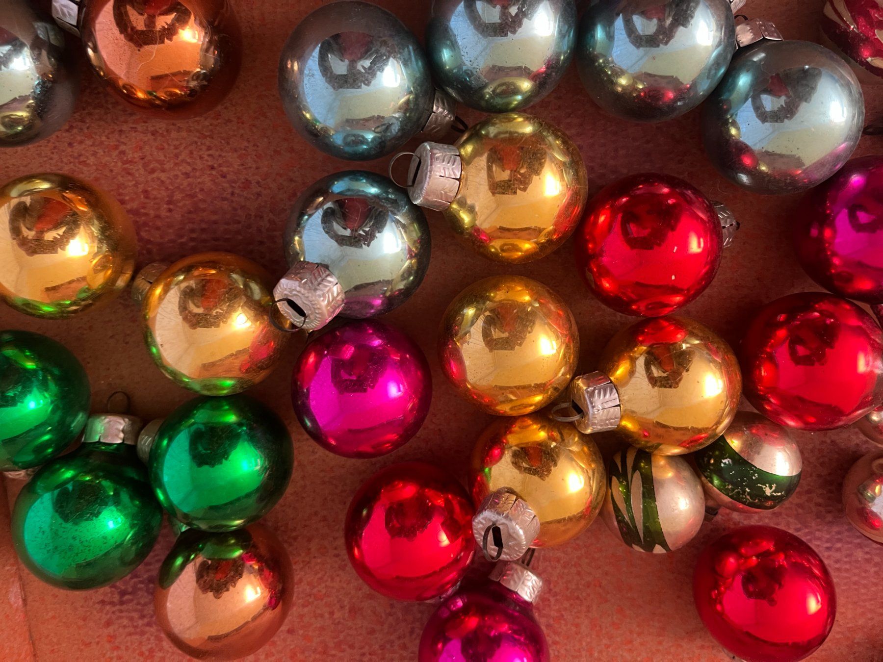 Alle Dekorationen: 40 Stück Weihnachtskugel Set, alt und selten. – Gebraucht aus Beinwil am See von Angelena 2
