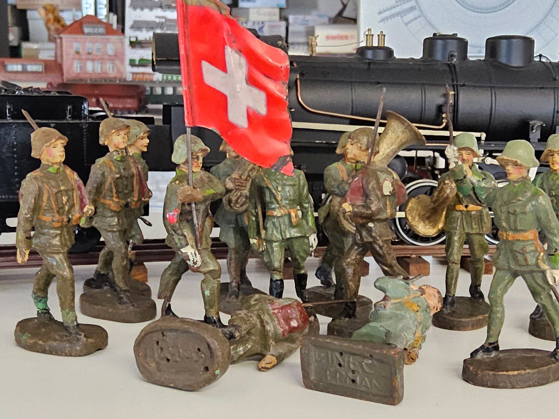 Statuette: schweizer Armee vor 1939 ___ 13 x Figuren Elastolin & Lineol – Usato da Uerikon venduto da Airport68 9