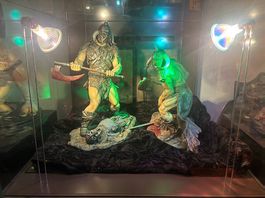 2 Frank Frazetta's Death Dealer 1:5 scale Statuen