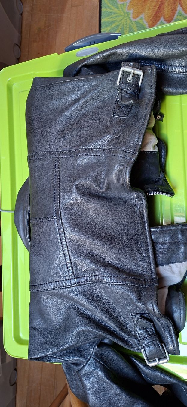 Jacken: Damen Echtlederjacke schwarz – Gebraucht aus Giswil von BelindaK01 1