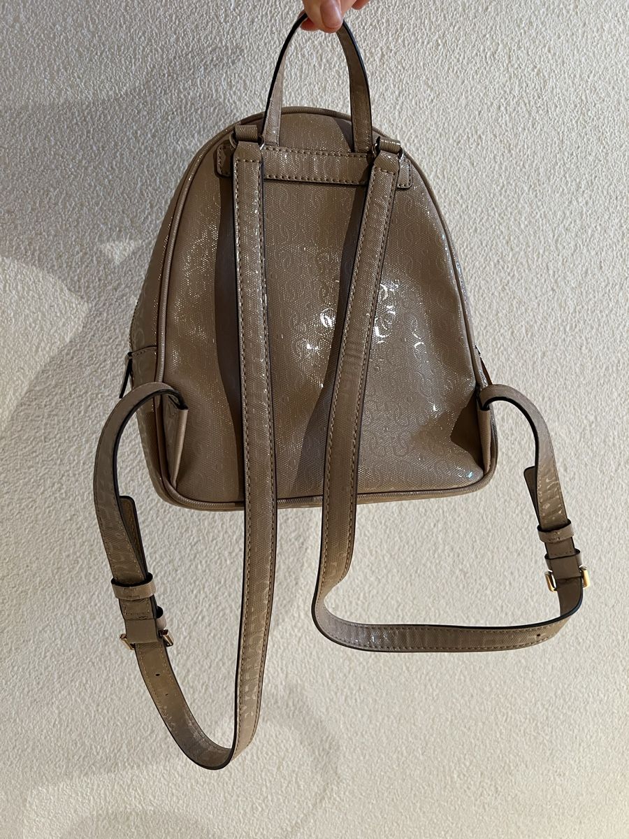 Guess Zaini: Rucksack Guess beige Lackleder Damen – Usato da Altenrhein venduto da jus_mx89 1