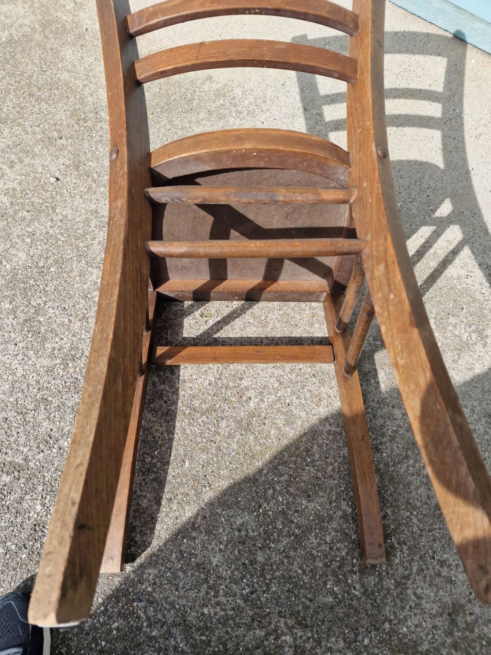 Chaises: Alter Holzstuhl – D'occasion à Hallau par CHACLA 2