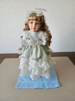 Schöne Puppe aus Mamas Sammlung