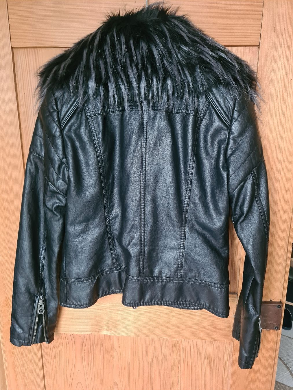 Guess Giacche: Kunstlederjacke von Guess – Nuovo (secondo la descrizione) da Schlatt ZH venduto da Deiali 1