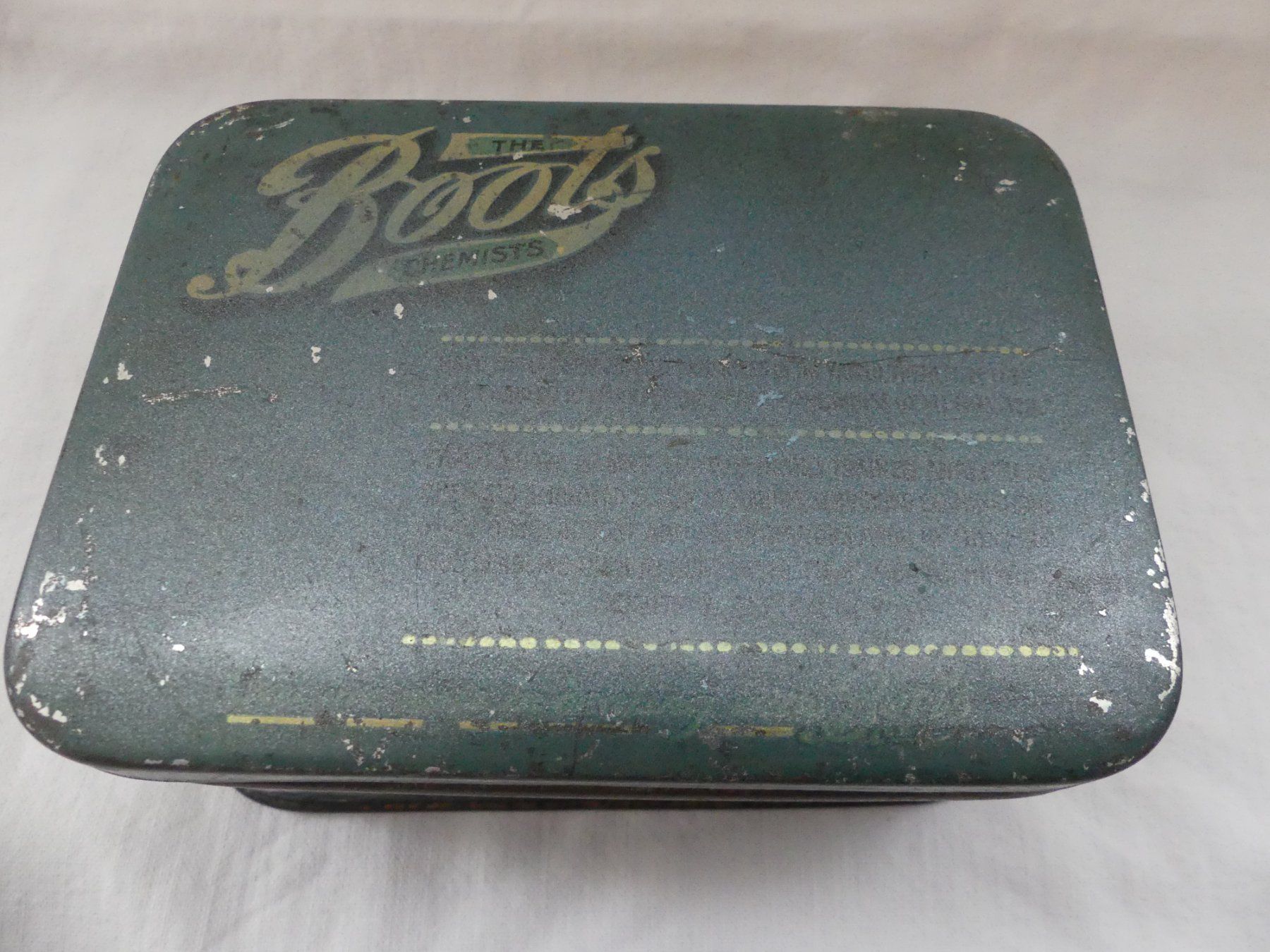 Dosen: Alte Blechdose Boots – Gebraucht aus Bettingen von Wedgetail-Eagle2