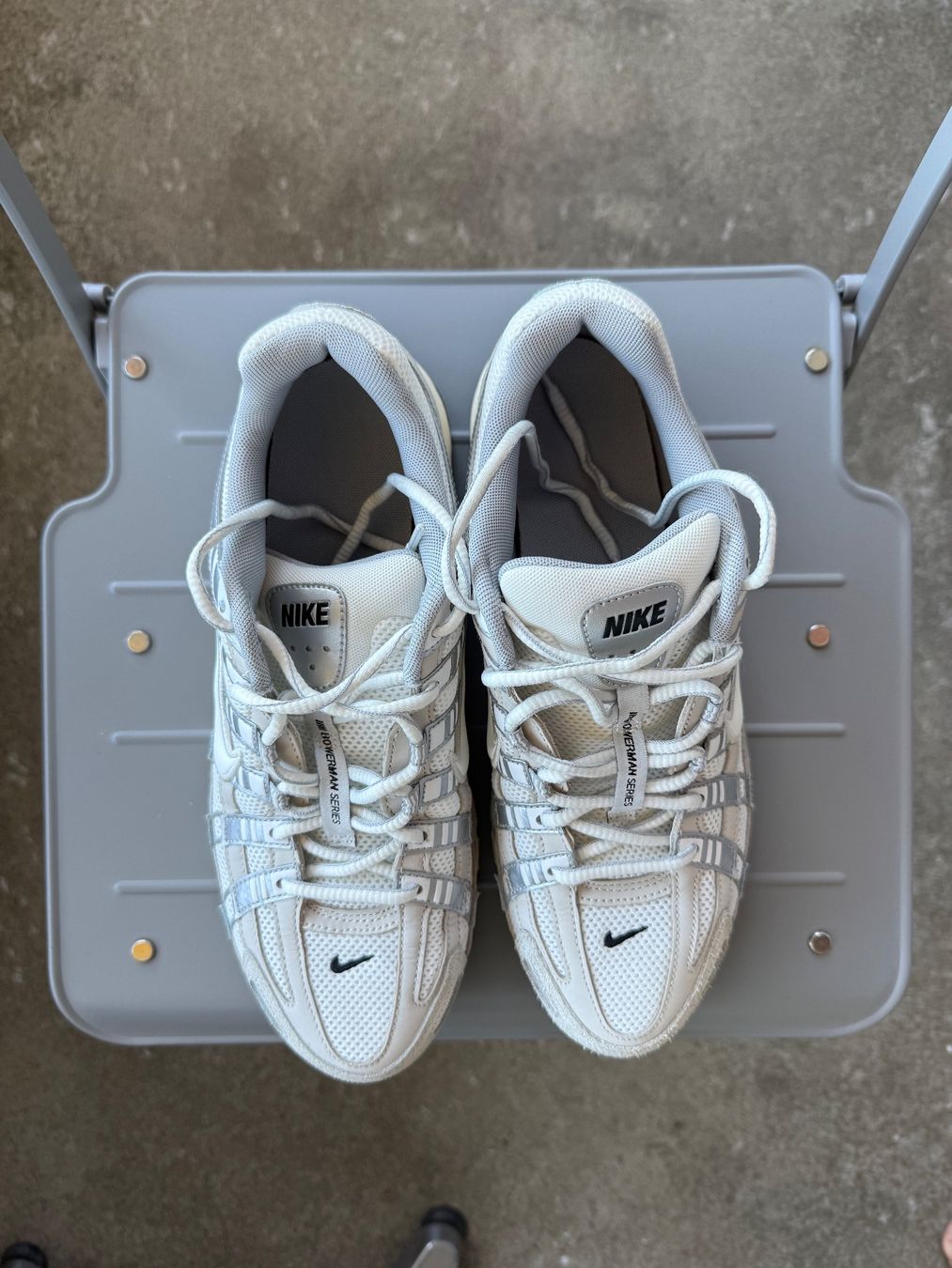 Nike Scarpe da uomo: Nike P-6000 US 9.5 / EU 43 weiss / silber / grau – Nuovo (secondo la descrizione) da Bern venduto da samuelmeier94 1