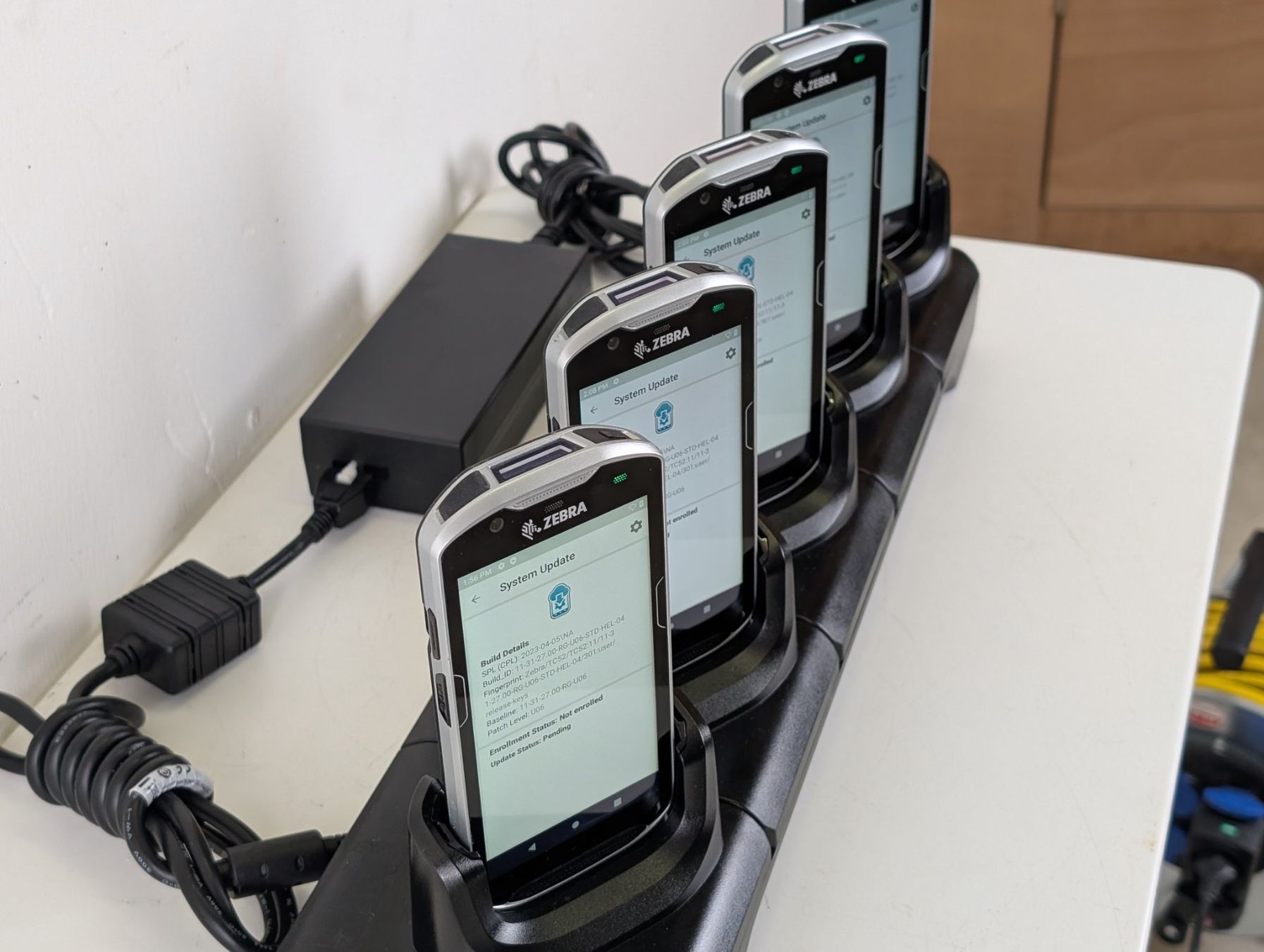Portables: Zebra TC52 (TC520K) Set Android 11 mit Ladestation – D'occasion à Winterthur par Hint17 7