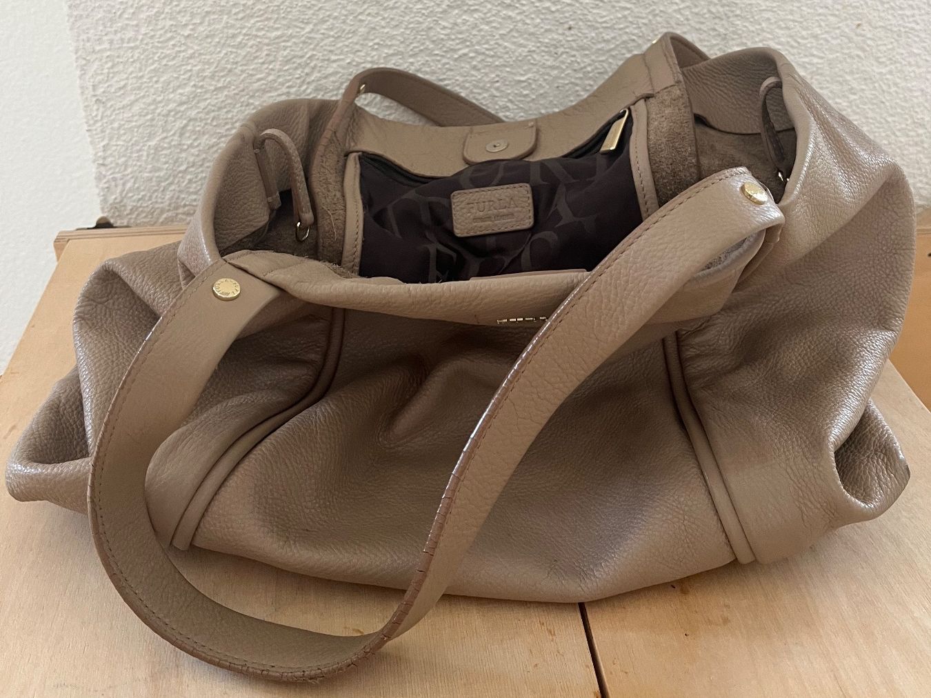Furla Taschen für Damen: Furla Ledertasche, geräumig & stilvoll – Gebraucht aus Uster von bibana 1