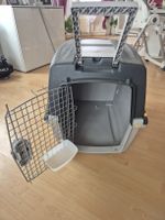 Grosse, graue Hunde Transportbox für Auto, Flugzeug.