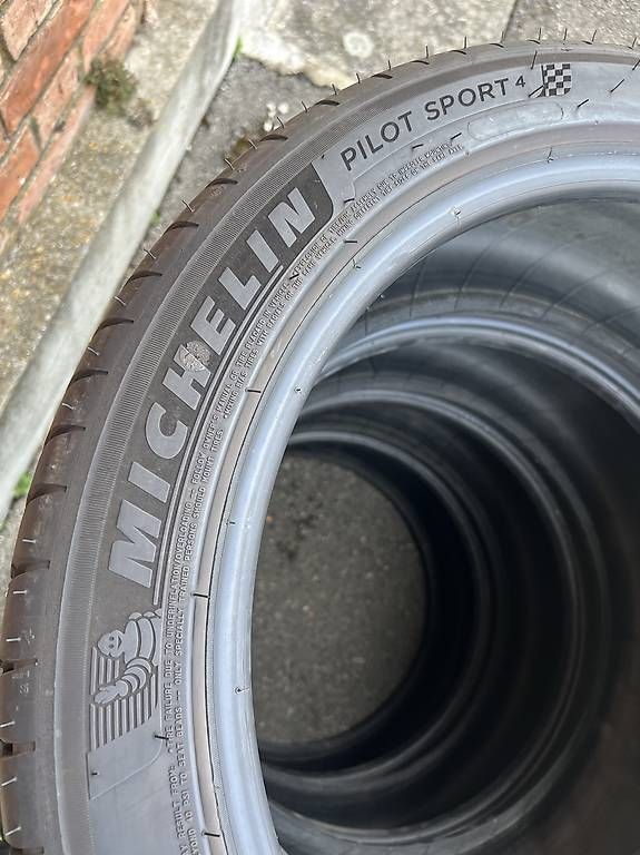 Altro in Scrittura & Disegno: 235/45/19 Michelin Sommerreifen  – Usato da Frasnacht venduto da nobloff 3