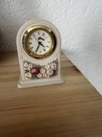 Vintage Floral Schreibtischuhr - Elegantes Akzentstück