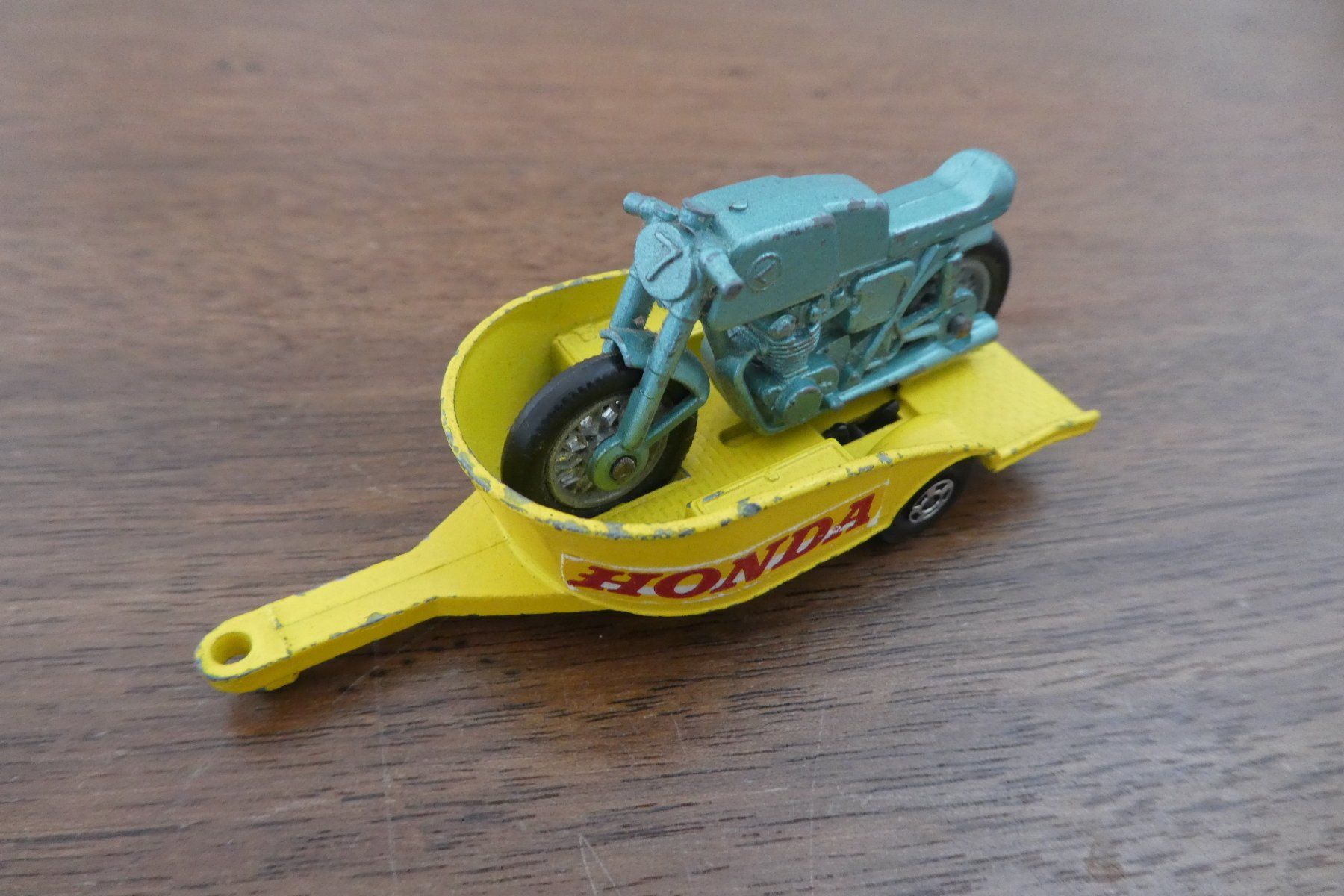 Matchbox Modellini d'auto: Matchbox Honda Töff mit Anhänger – Usato da Buochs venduto da hifipadi
