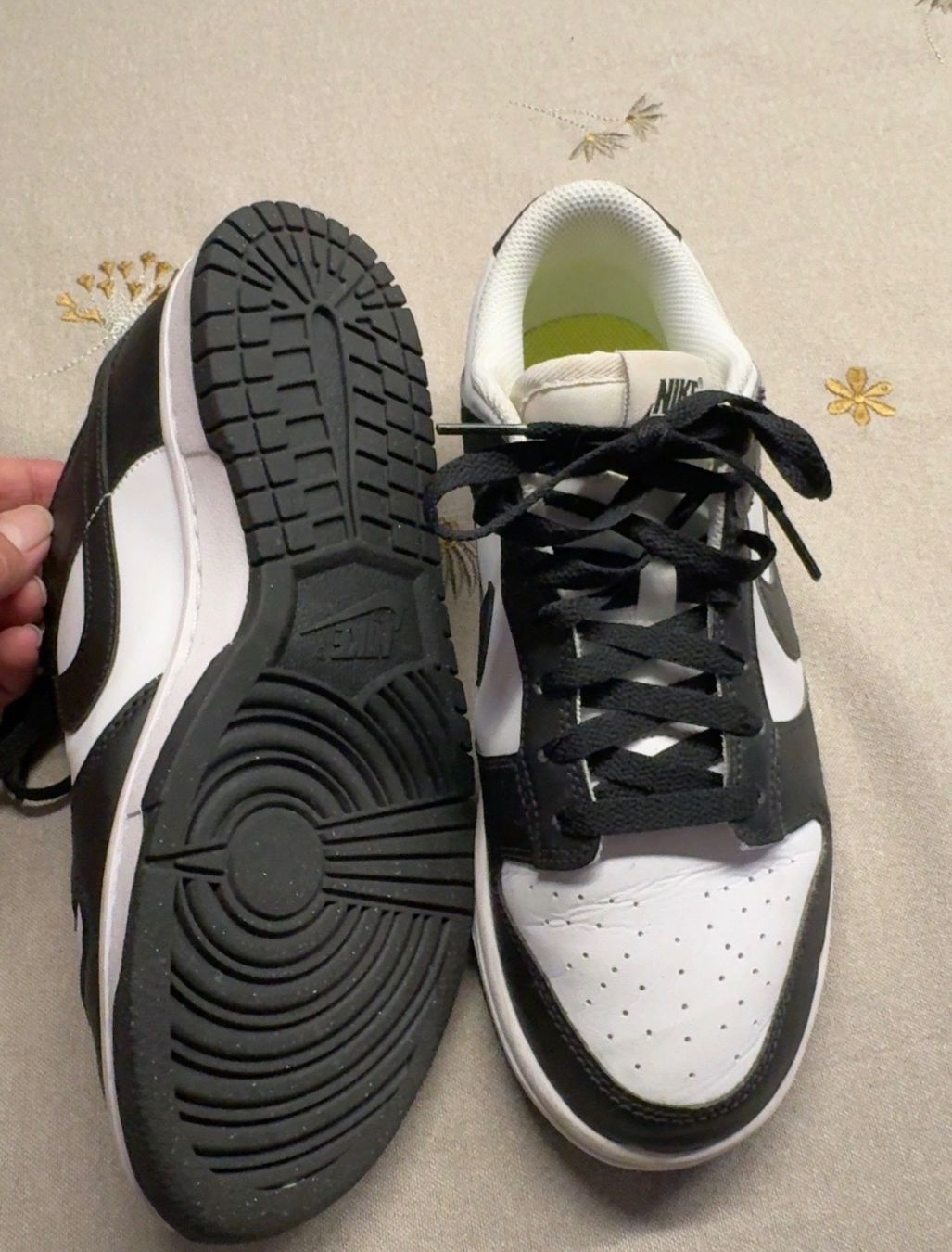 Nike Herrenschuhe: Nike Dunk Low schwarz/weiss Gr. 39 – Gebraucht aus Unterkulm von Chouchene 1