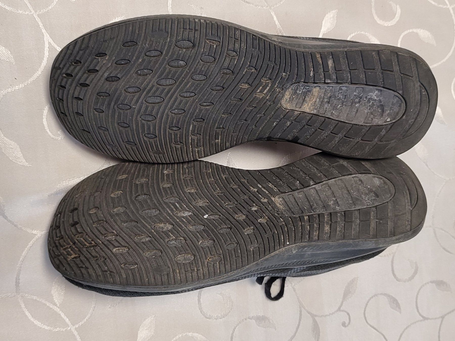 Asics Scarpe da uomo: schwarze Asics Schuhe Gr. 44.5 – Usato da Brüttisellen venduto da kikaninchen79 4