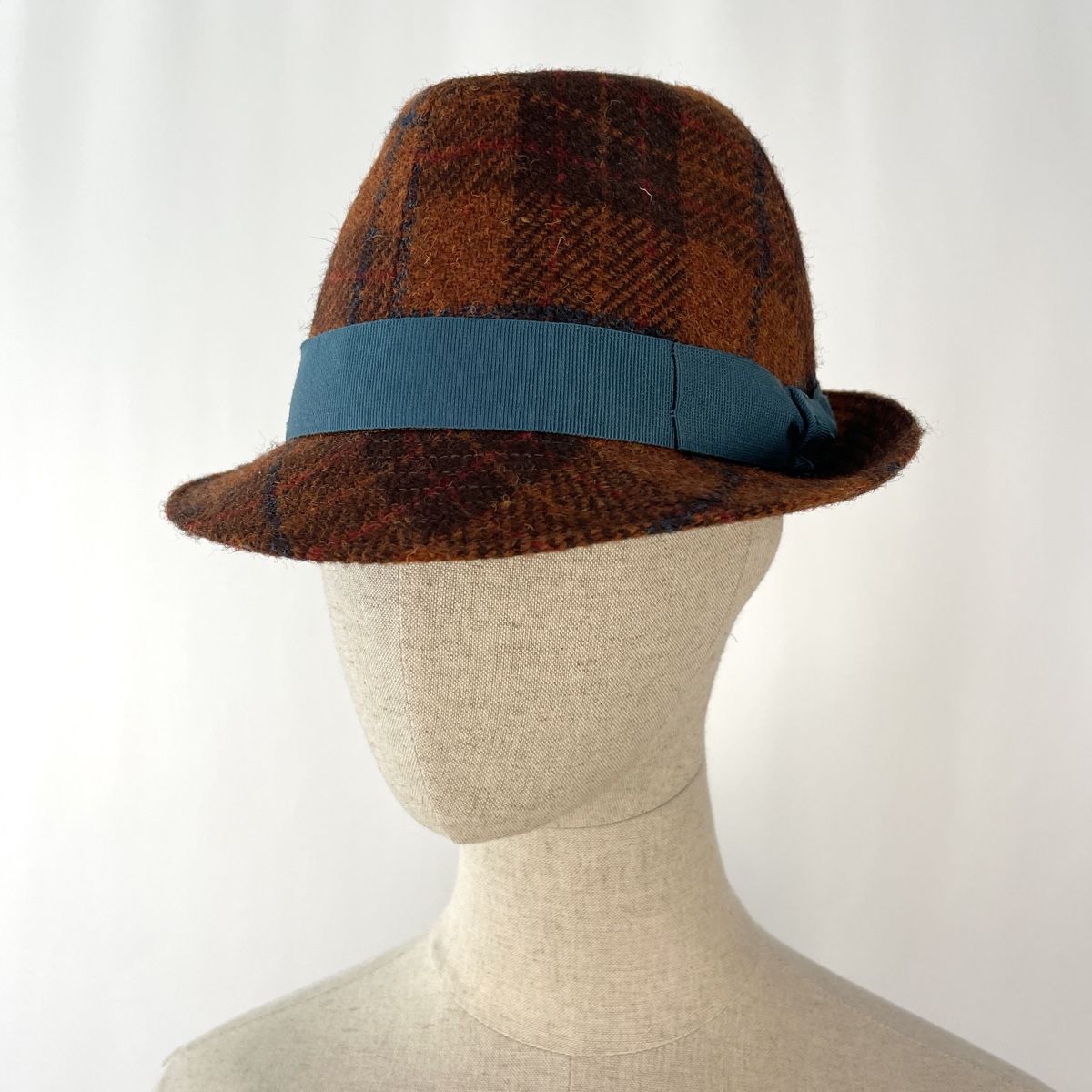 Copricapi, berretti & cappellini: HARRIS TWEED LOEVENICH New Hat – Nuovo e nell'imballaggio originale da Emmen venduto da Avviivva_Com2023
