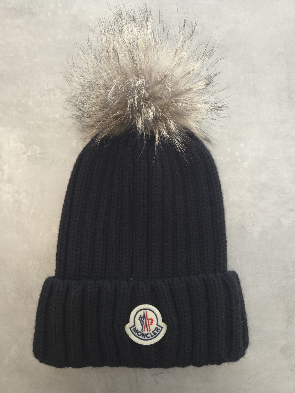 Moncler Hüte, Mützen & Caps: Bonnet Moncler noir  – Gebraucht aus Crissier von len_mj9h