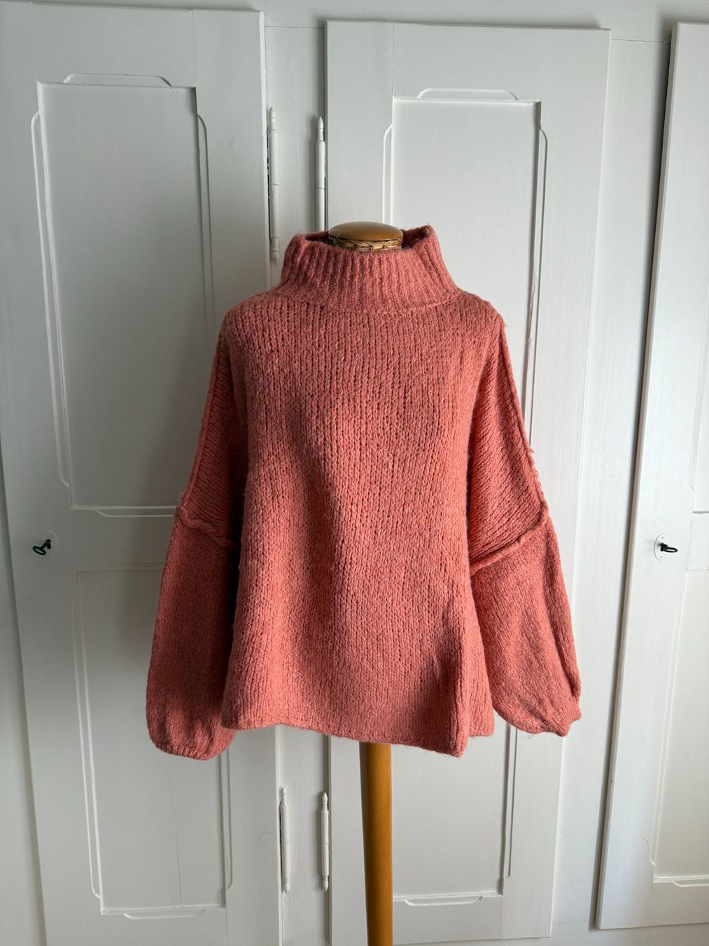 Pulls & Sweat-shirts: Strickpullover koralle oversized – D'occasion à Zürich par Diazaio