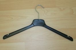 100 stabile Kleiderbügel aus Kunststoff