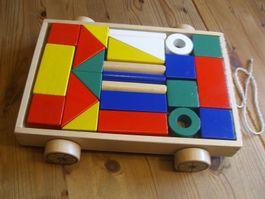 Holzwagen mit 24 Bauklötzen, Bausteine