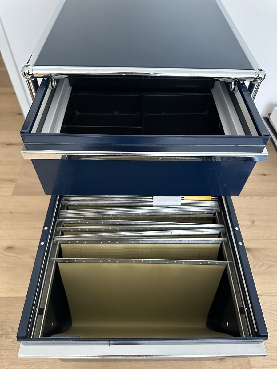 Banconi: Rollcontainer dunkelblau Metall Chrom Rollen 2 Schubladen – Usato da Thalwil venduto da saco1402