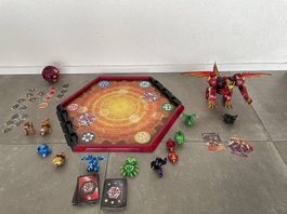 Arène Bakugan avec 10 petits, 1 moyen et 1 géant Bakugan