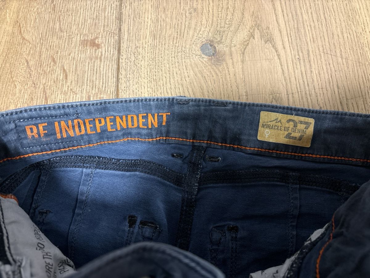 Jeans: Jeans Be Independent Gr. 27, 28 – Usato da Birmensdorf ZH venduto da Duraj 1