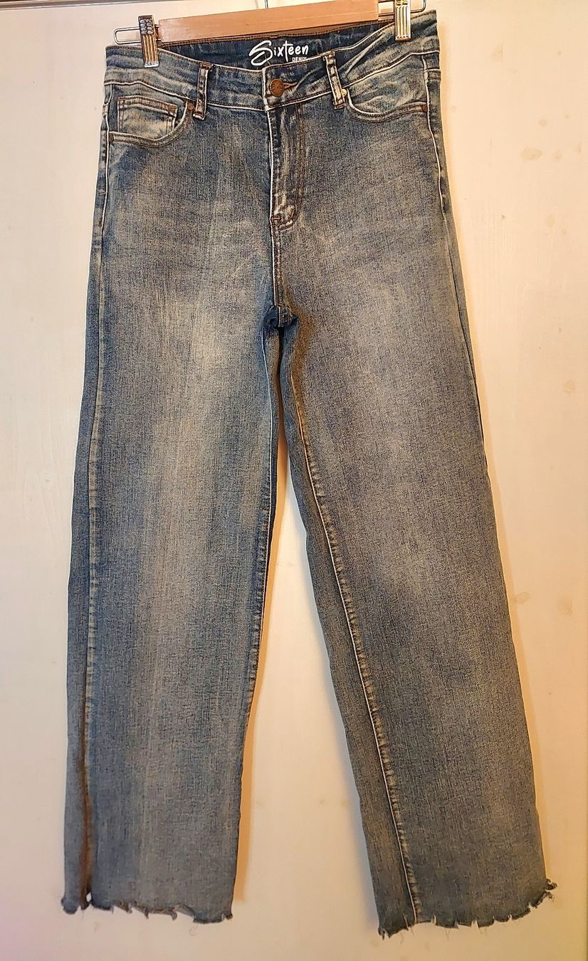 Jeans: gerade Jeans – D'occasion à Brunnen par CHOUCHOU. 1